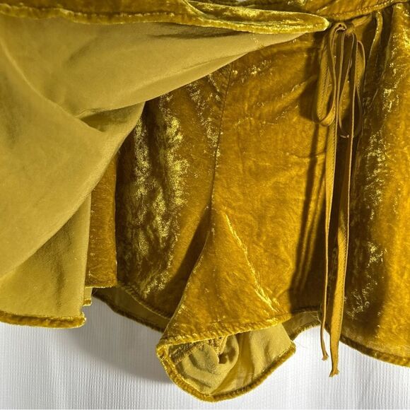 Free People dance the night away gold yellow velour velvet skort Zip women’s 2 - Picture 3 of 6